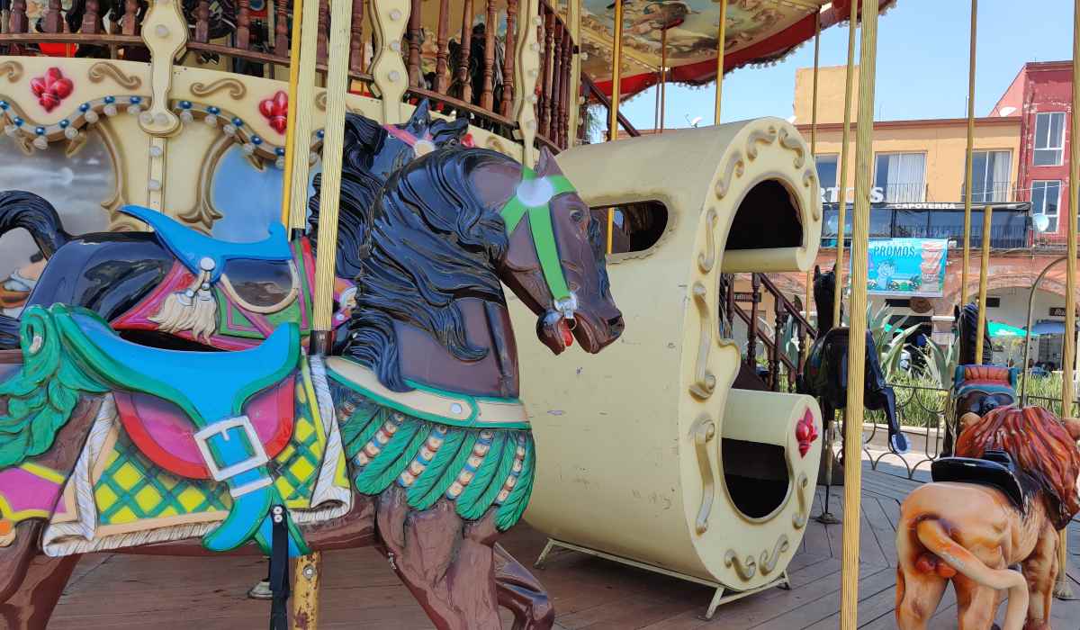 Disfruta de la rueda de la fortuna y el carrusel instalados en Metepec