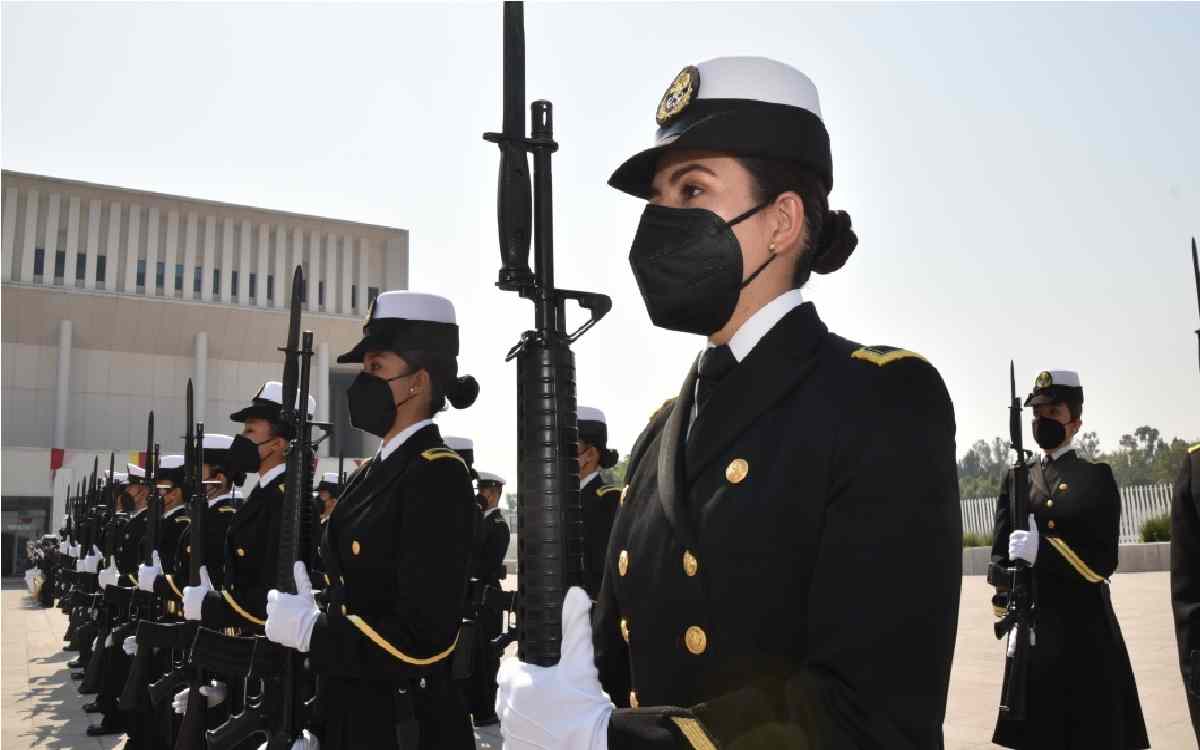 cadetes preparándose en empleo de la marina 2022