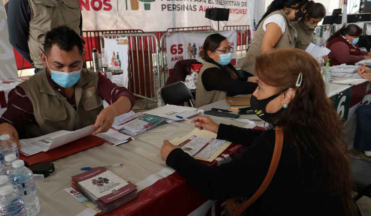 ¿Todavía no llega tu depósito?, te contamos cuál es la fecha límite para recibir el pago de tu Pensión Bienestar para Adultos Mayores 2022.