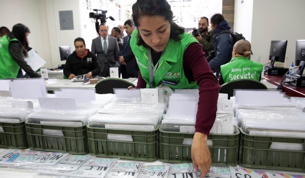 Entrega de placas en el EdoMéx