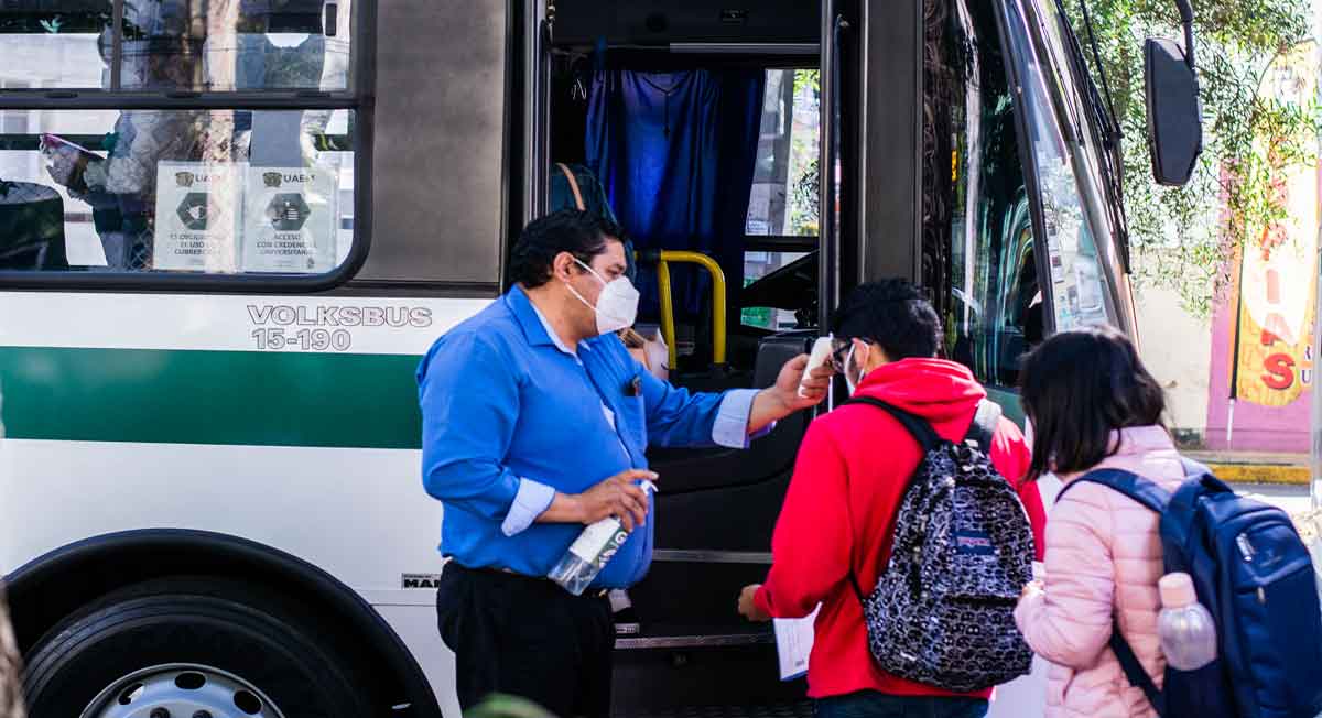 estudiantes de la uaemex suben a potrobus de la uaemex en pandemia