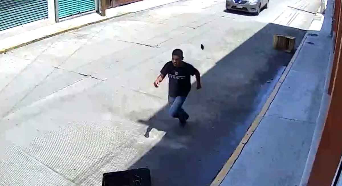 sujeto se lleva un teléfono celular en san lorenzo tepaltitlán toluca