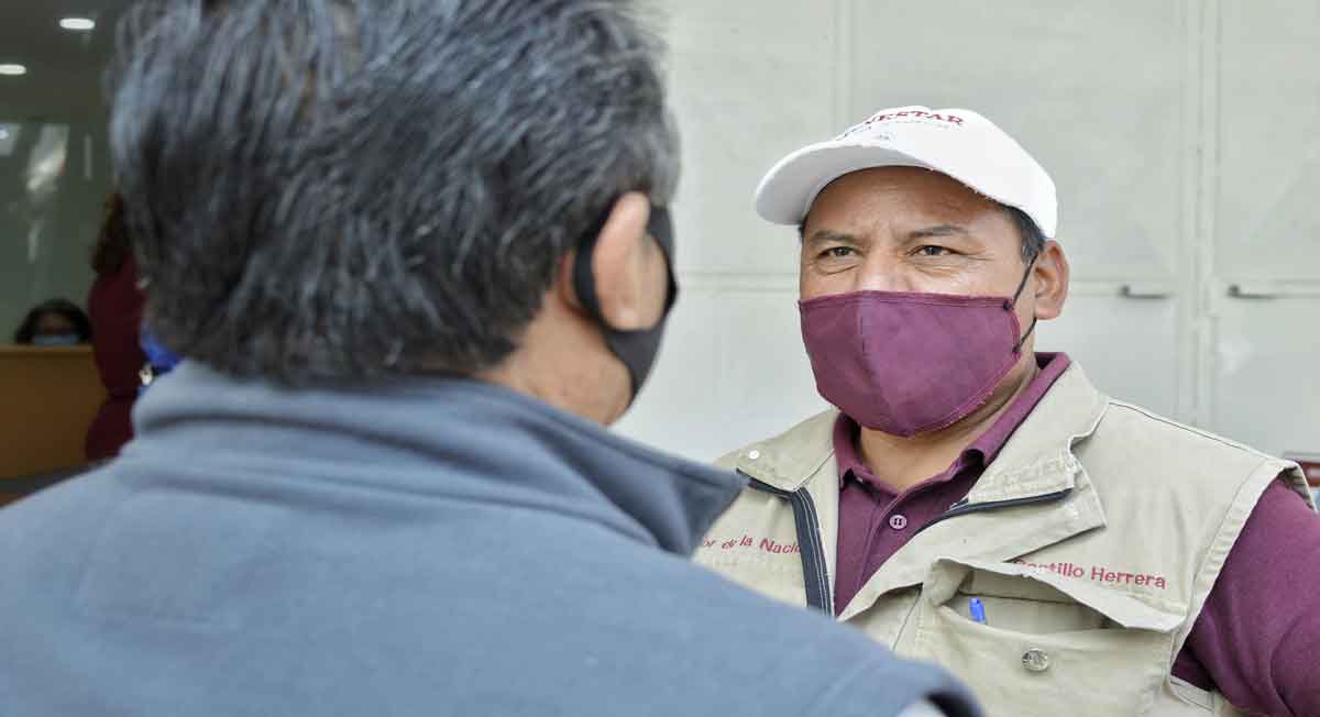 adulto mayor es atendido por siervo de la nación para la pensión adultos mayores