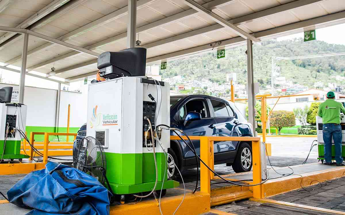 auto en verificentro edomex durante semana santa 2022