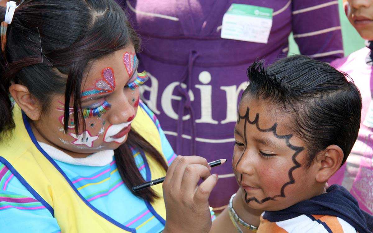 pequeño disfrutando día del niño en puente abril sep 2022
