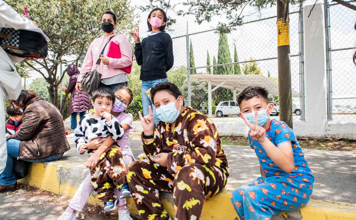 Niños que fueron vacunados con amparo en Toluca