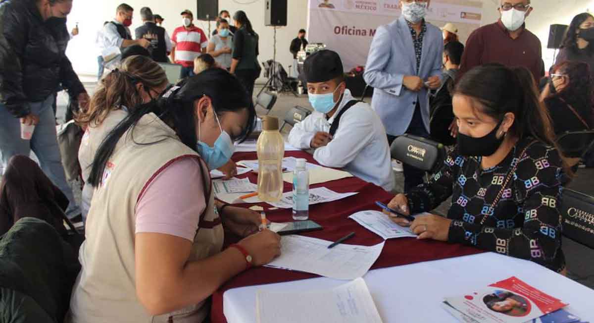 jóvenes se registran a beca federal de 5 mil 258 pesos llamada jóvenes construyendo el futuro