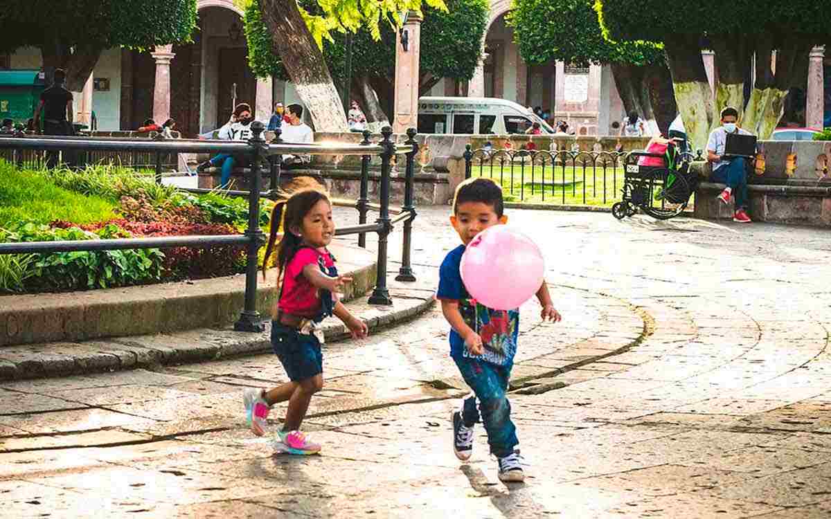 niños jugando en suspension clases sep de mayo