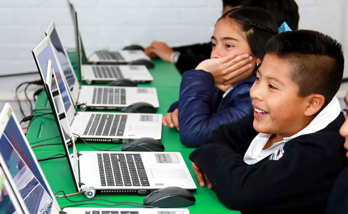 Niños de secundaria en clases en Edomex