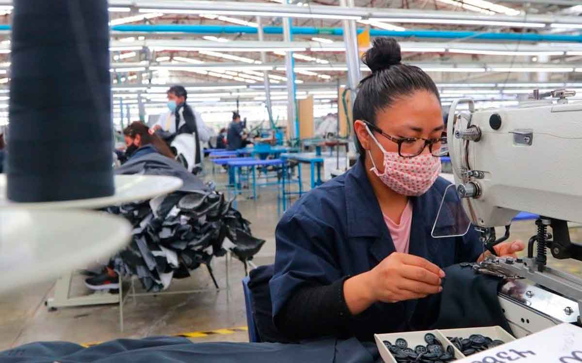 trabajadores laborando el 05 de mayo