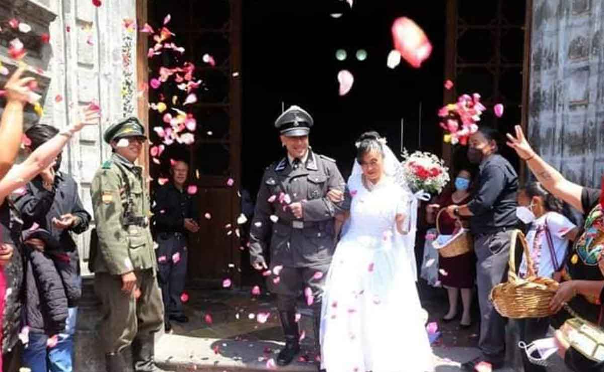 pareja celebra boda nazi
