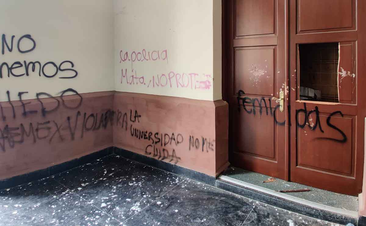 Pintas realizadas por feministas en rectoria UAEMex