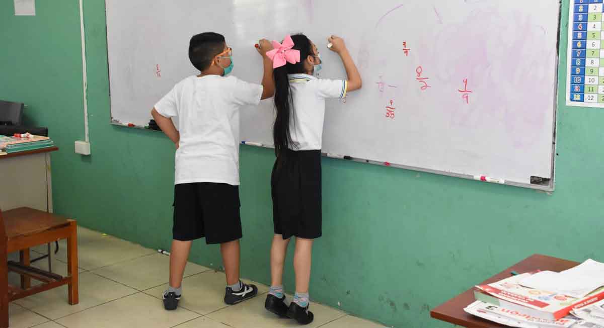 alumnos de la sep en clases a la espera de saber que el lunes 16 no habrá clases