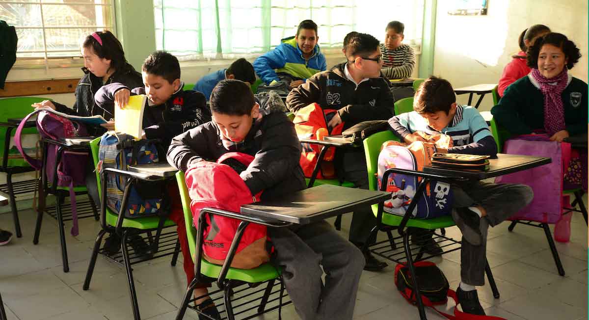 niños en aulas de la sep a la espera del próximo descanso de la sep en junio 2022