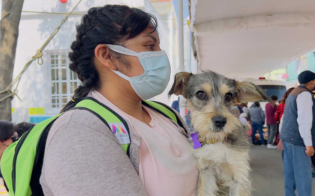 habitante responsable llevando a su mascota a la campaña de esterilizacion gratuita en toluca 2022
