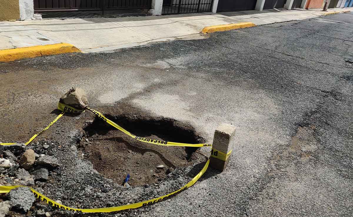 Bache en una de las calles de la ciudad de Toluca