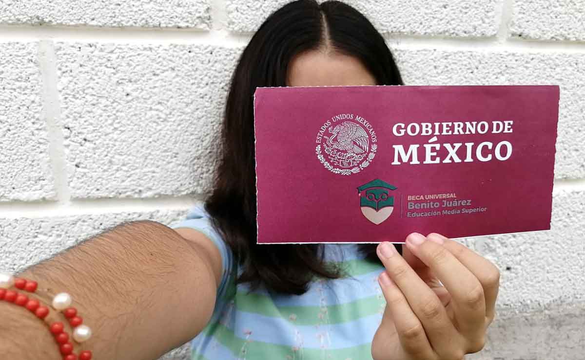 Joven beneficiaria de la Beca Benito Juárez para preparatoria