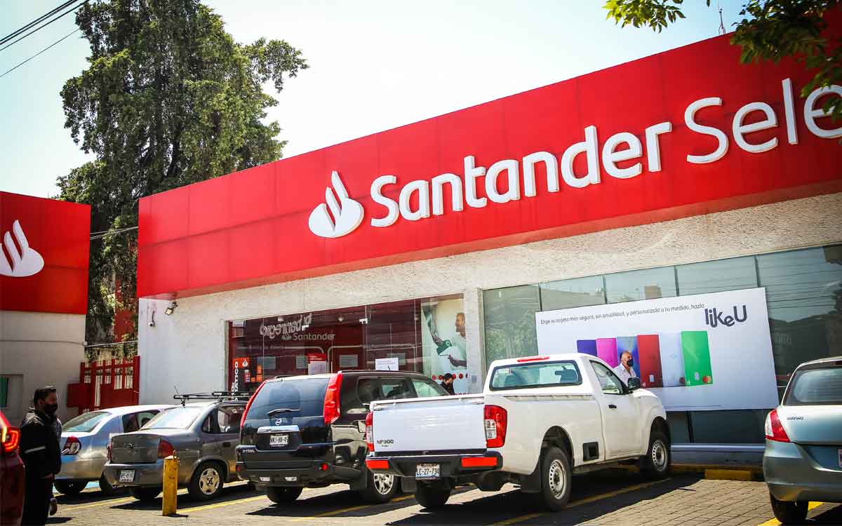 exterior de banco santander en toluca