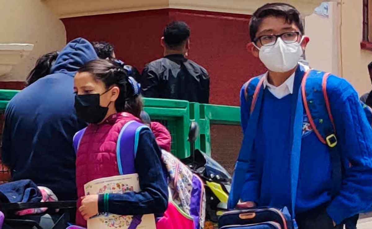 Alumnos de escuelas de educación básica asignadas por el PAEB