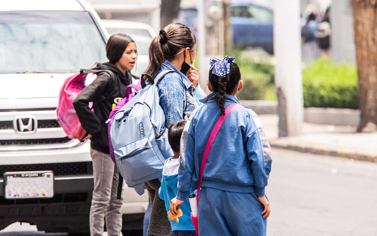 niñas en escuela de toluca esperando vacaciones de verano 2022
