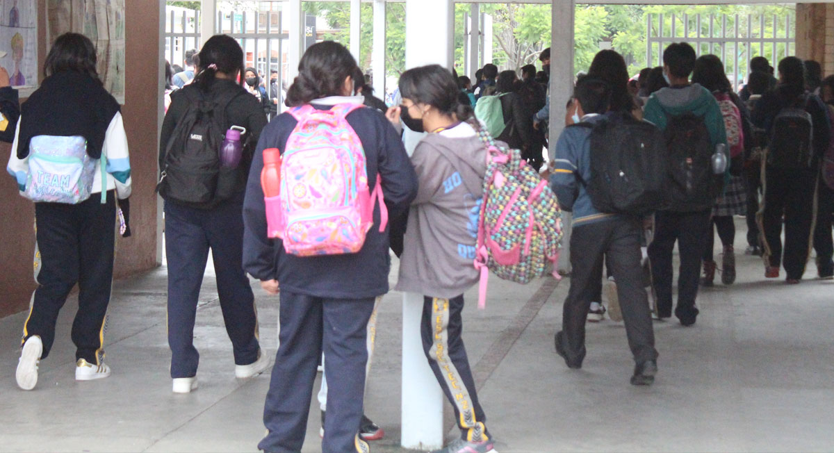 alumnos de nivel básico se enteran de la última fecha de boletas de calificaciones sep del ciclo escolar 2021-2022