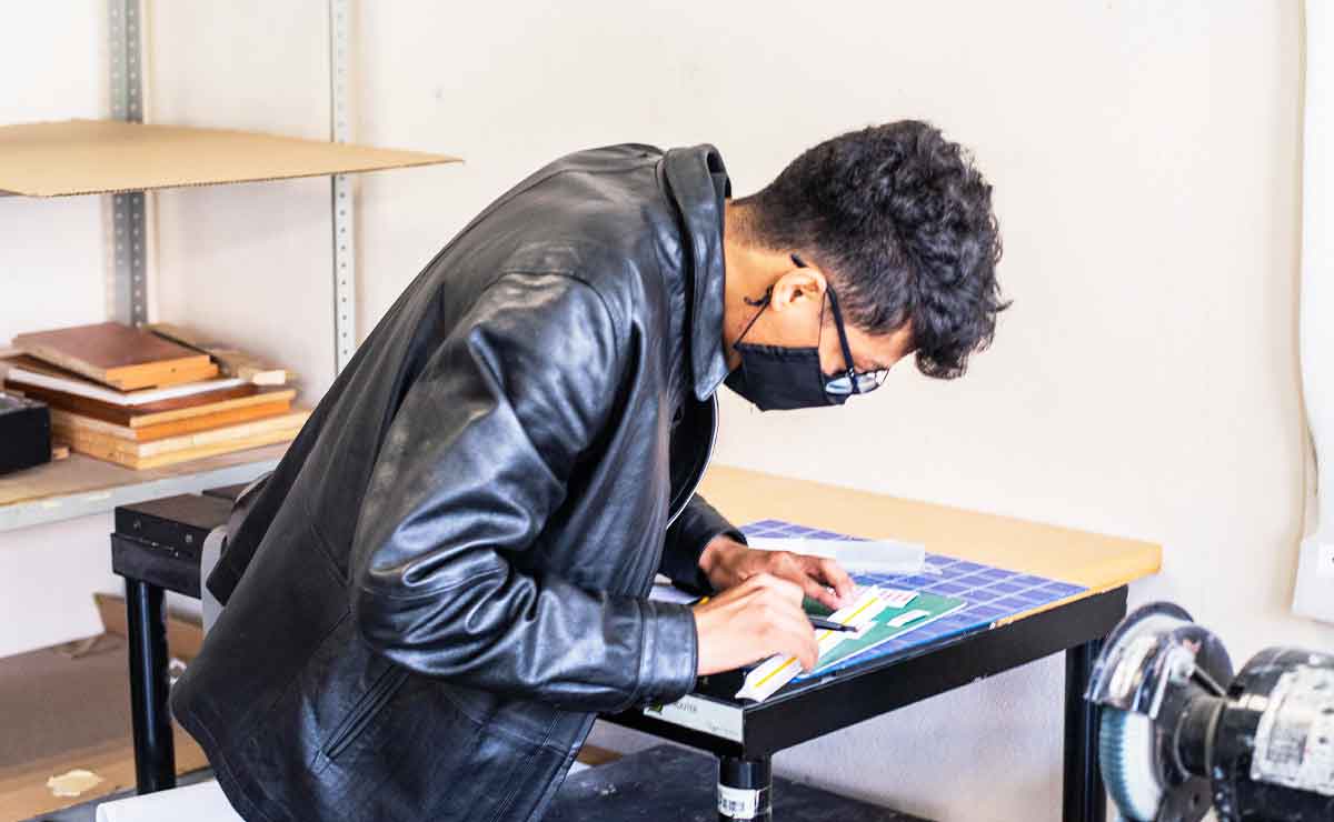 Joven universitario beneficiario de Jóvenes Escribiendo el Futuro