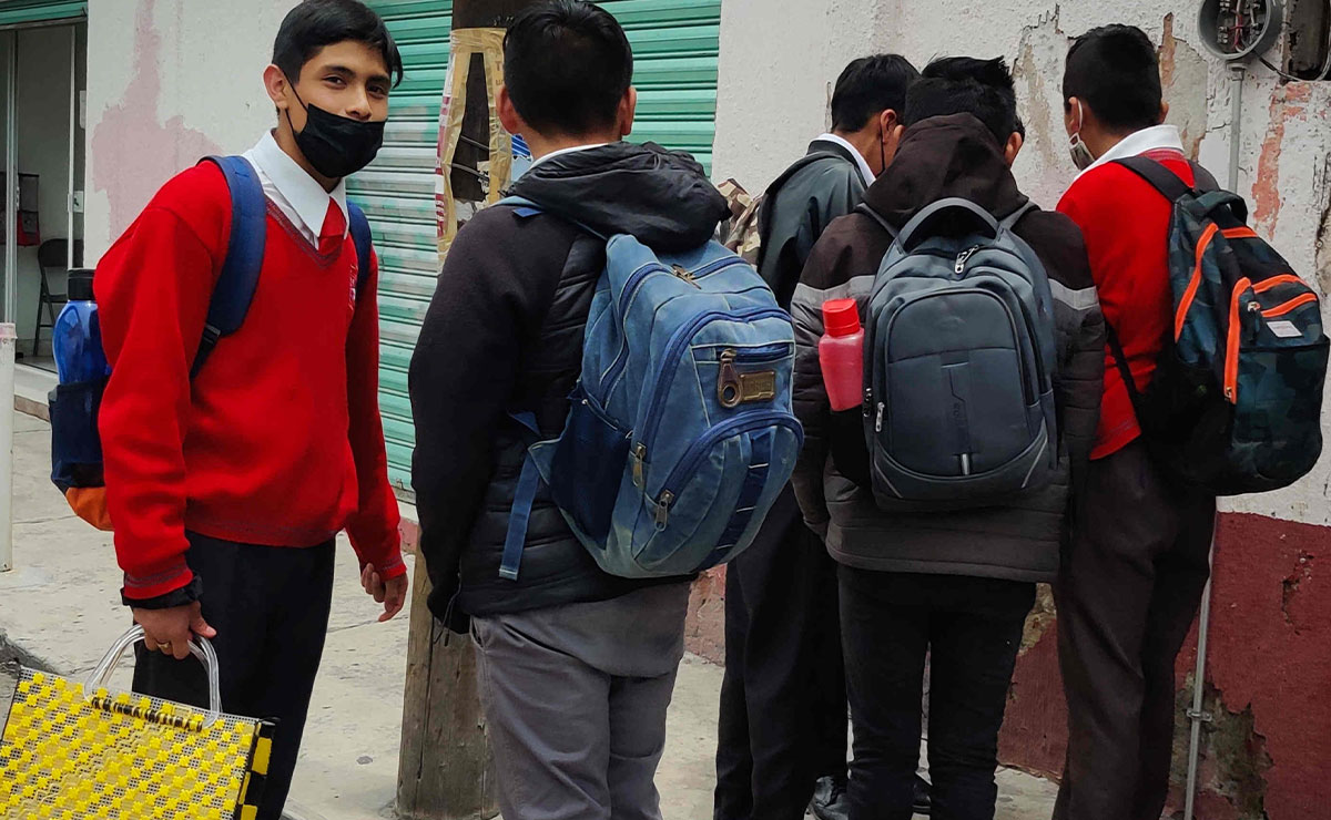 Alumnos saliendo de vacaciones de diciembre 2022