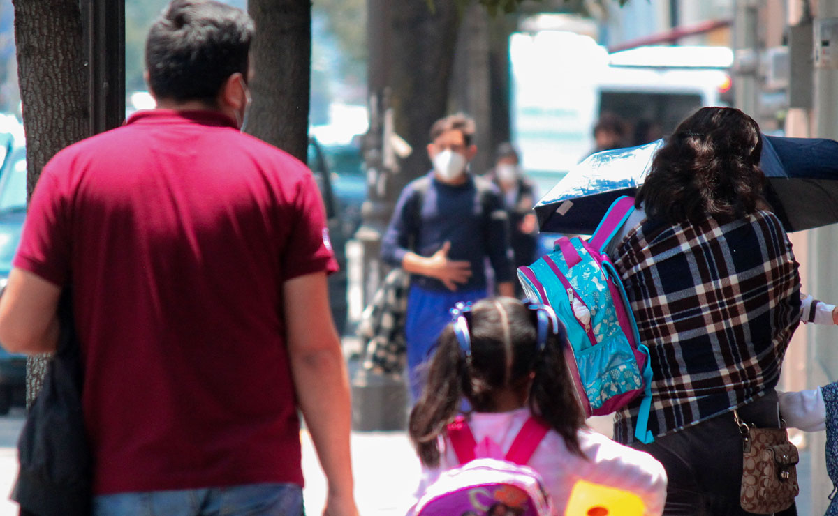 Padres de familia saliendo de vacaciones de verano 2022