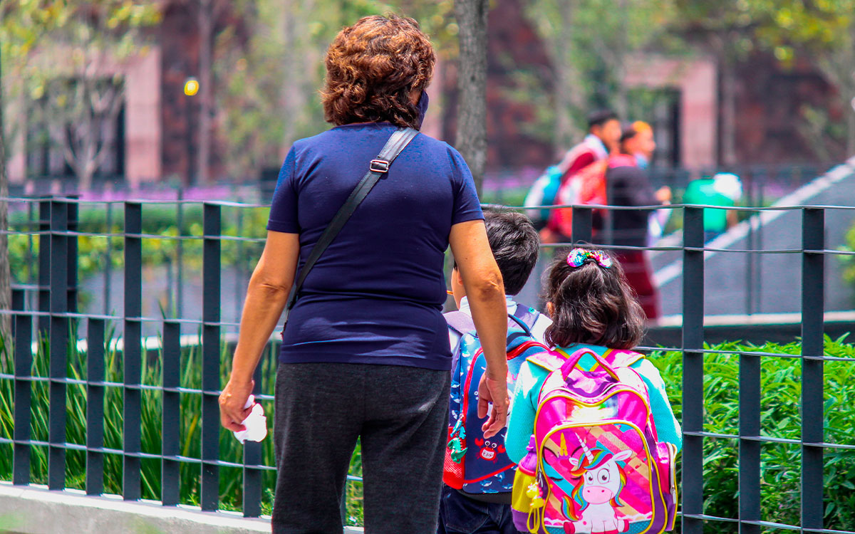 mama con hija en horario extendido sep 2022