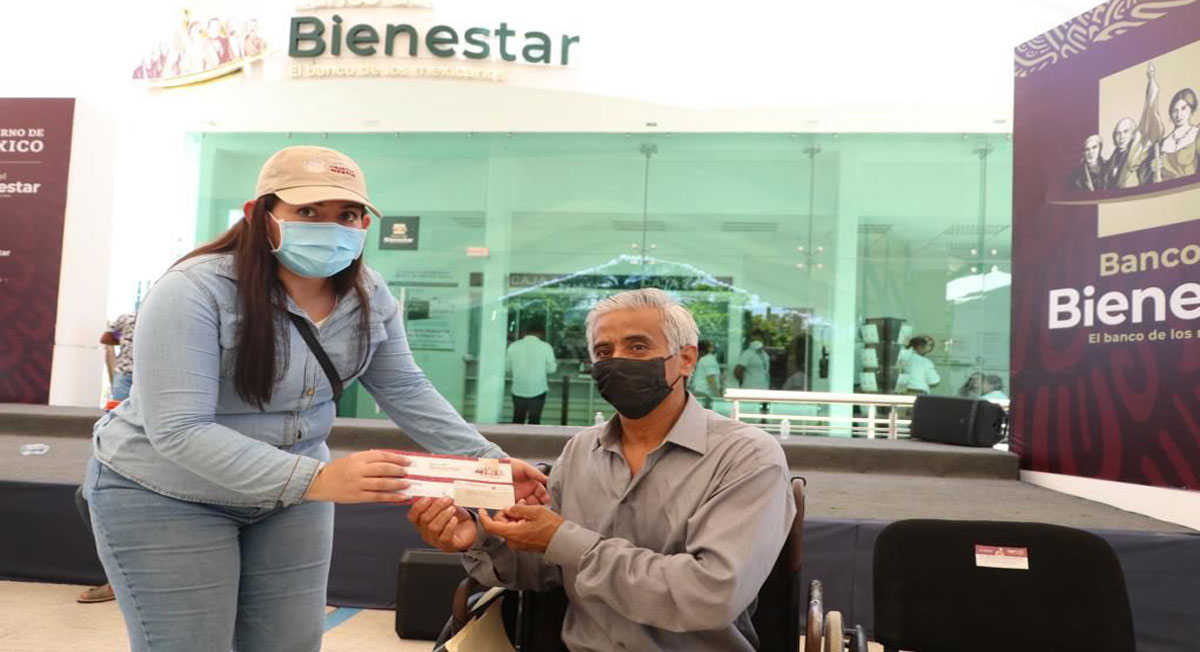 señor recibe pensión adultos mayores espera cobrar en agosto 2022