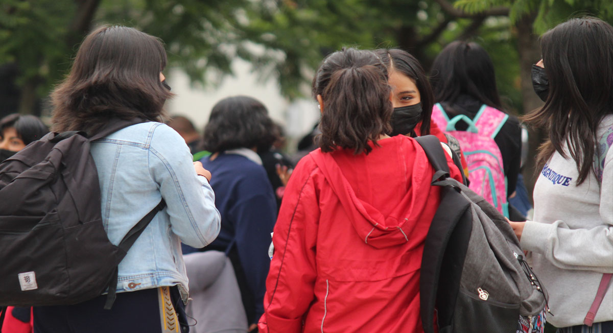 alumnos de educación básica al pendiente de saber en qué escuelas les toco acorde al said en el estado de méxico