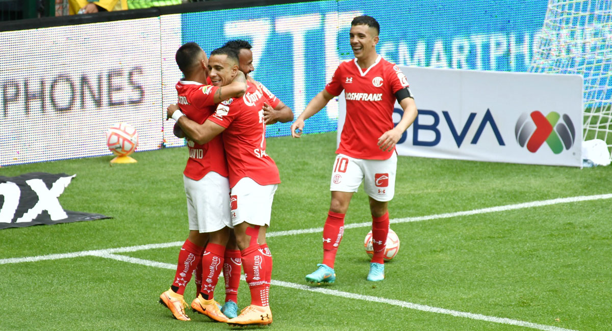 jugadores del toluca fc festejan gol ante el santos laguna en jornada 4 de la liga mx 2022