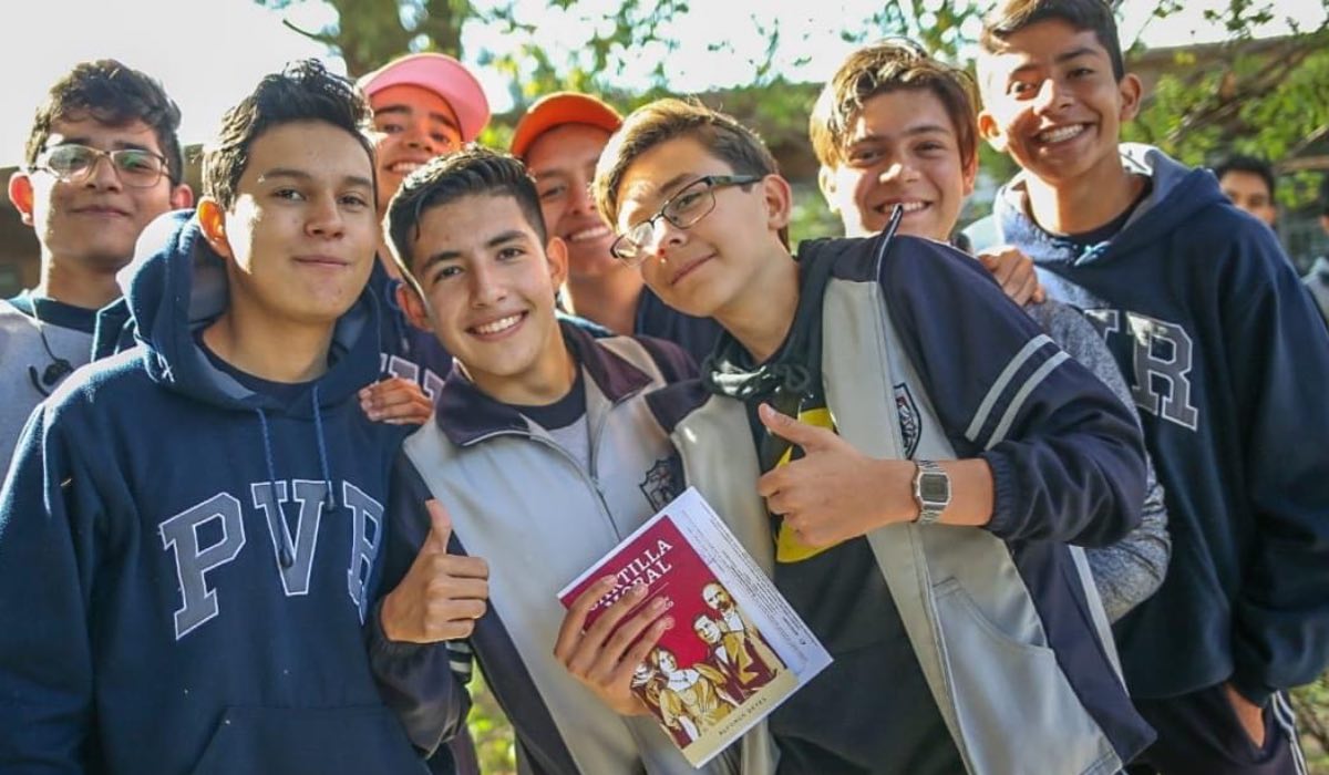 4 pasos para saber si tu hijo tiene la Beca Benito Juárez 2022