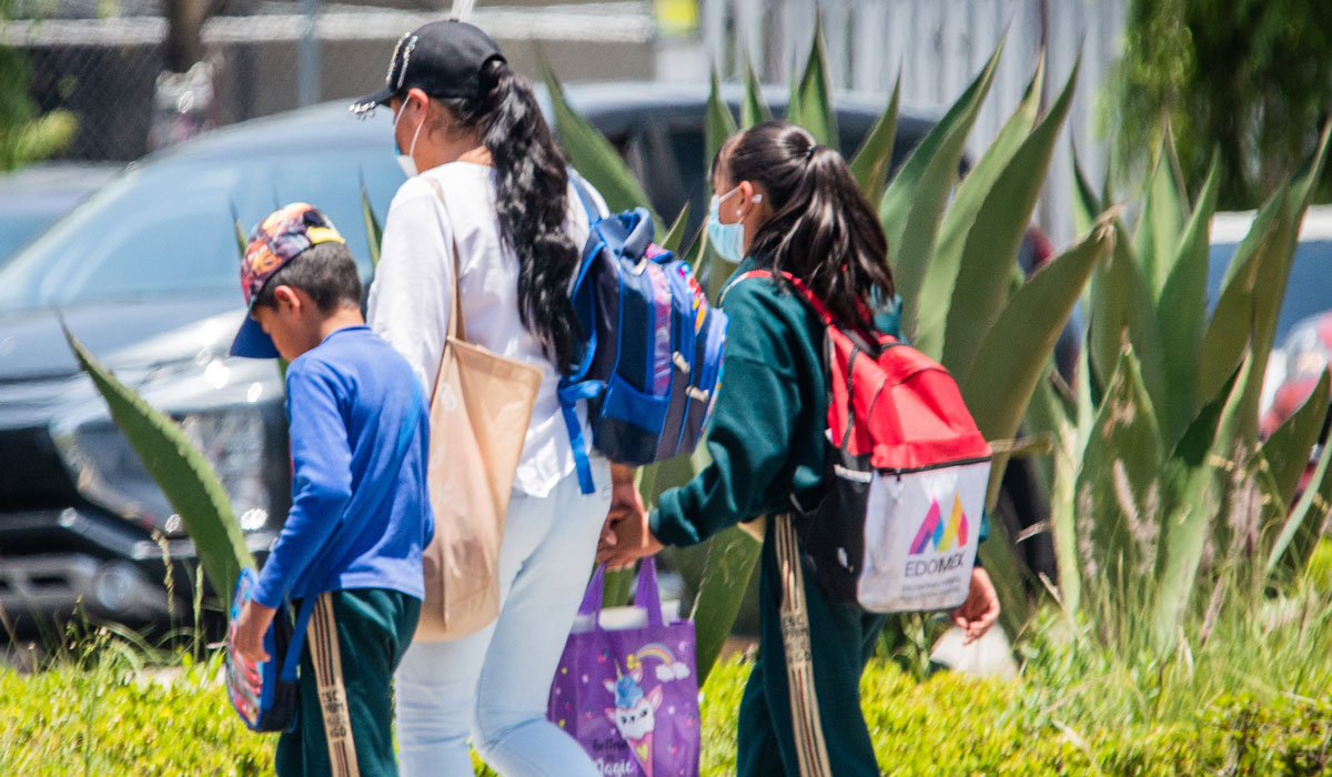 ¿Quieres cambiar de turno o de escuela a tu hijo de kínder, primaria o secundaria? Ve las razones por las que te pueden autorizar el cambio.