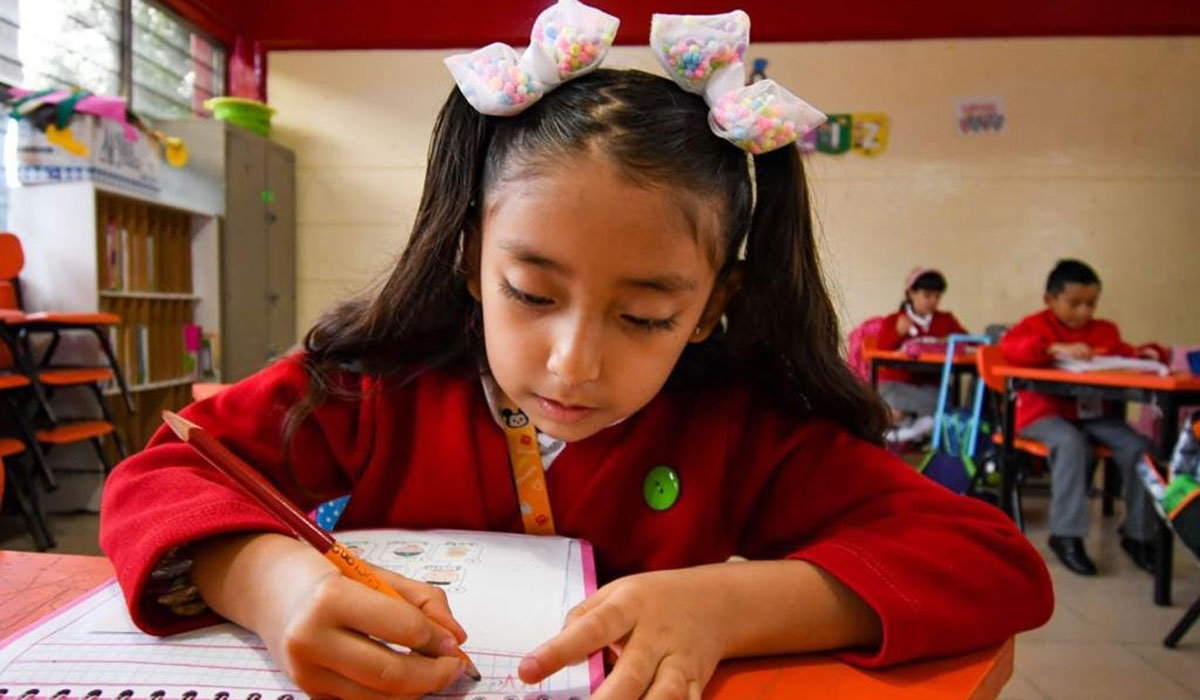 ¿Tu hijo o hija entró a la primaria? Checa cómo puede registrarse a la Beca Educación Básica 2022 y recibir $550 pesos mensuales.