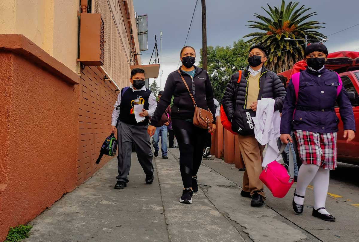 Ciclo escolar con cubrebocas obligatorio