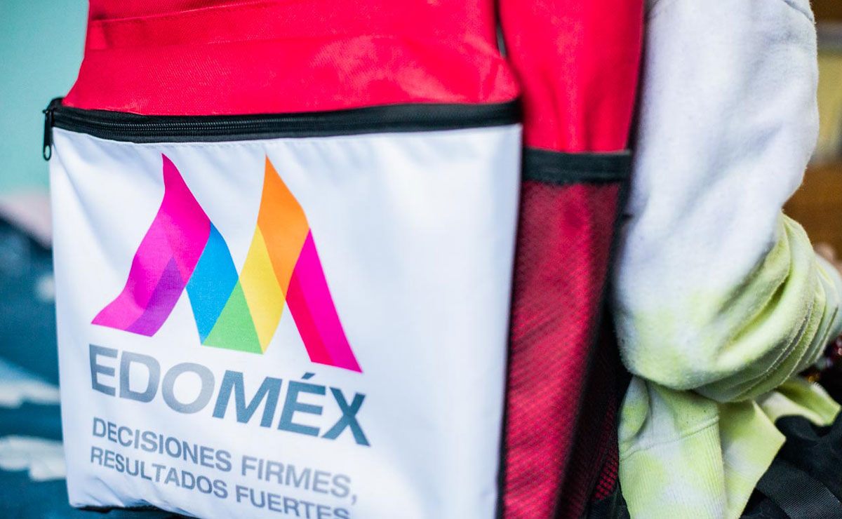 Niño acudiendo a clases luego de pagar la inscripción en Edomex