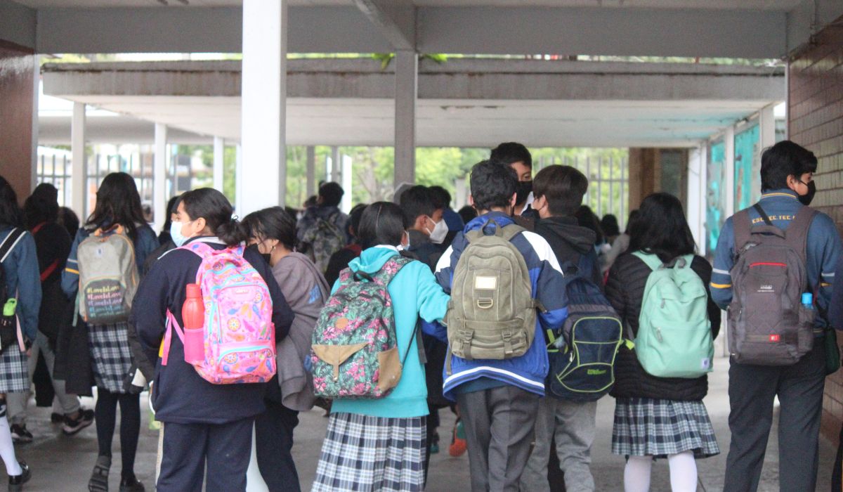 alumnos saliendo para disfrutar de su Primer puente ciclo escolar 2022-2023