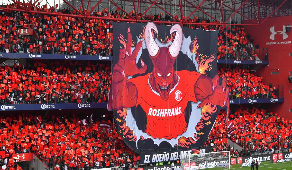 ¡A la europea!, los tifos del Nemesio Diez son de otro nivel 