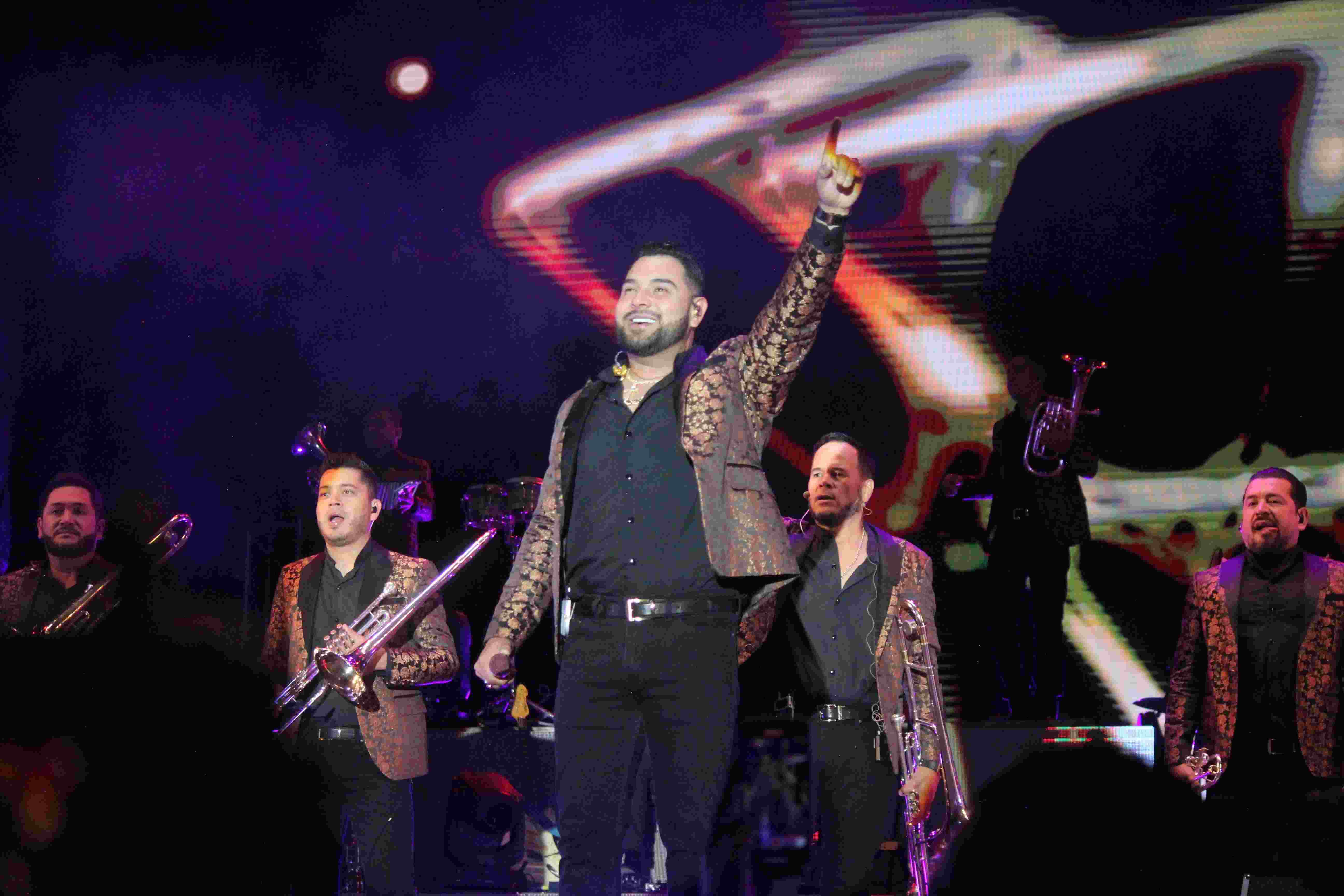 banda ms durante concierto en toluca