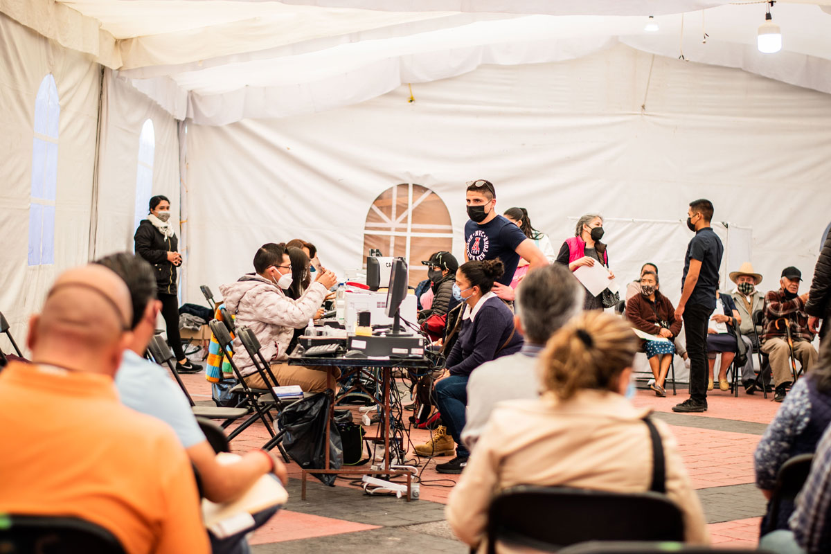 Gente formada para adeudos de agua Toluca