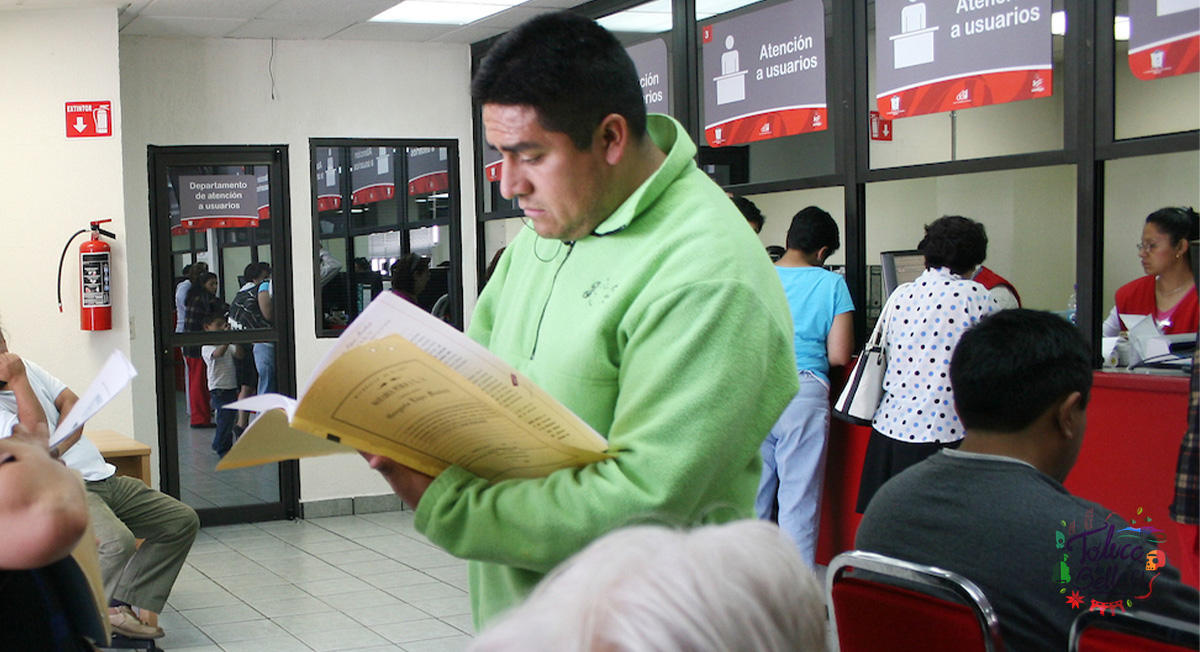 personas acudiendo a regularizar sus negocios comerciales