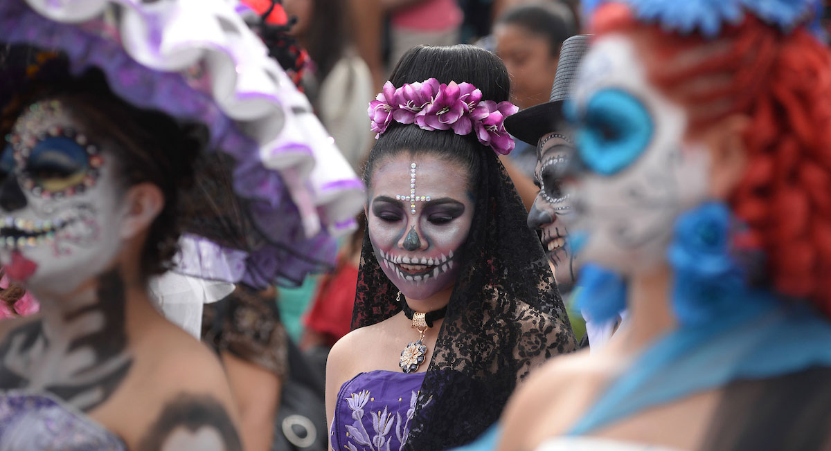 desfile de dia de muertos del festival de las almas 2022 en valle de bravo