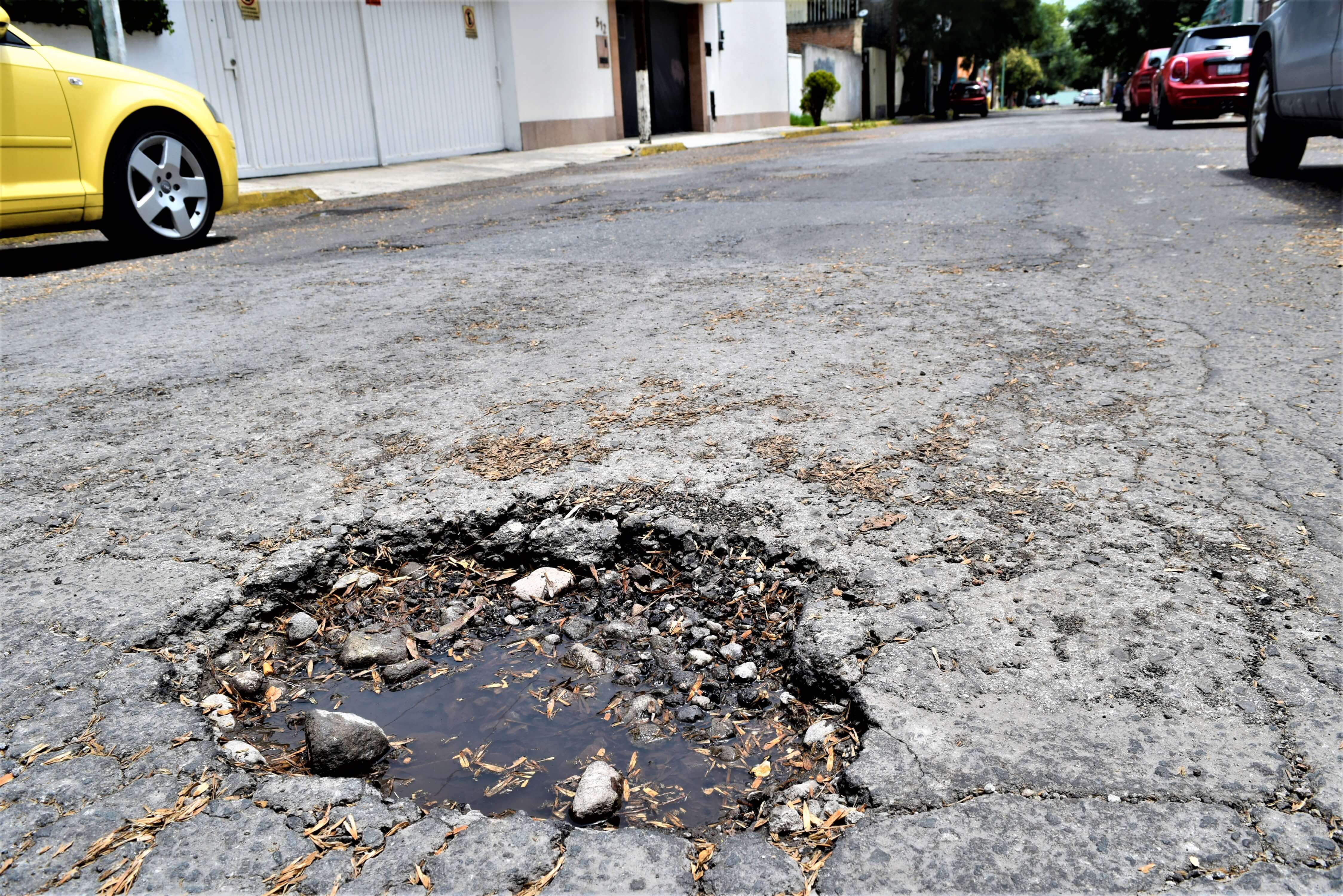 fotografía de bache por mantenimiento de baches en toluca