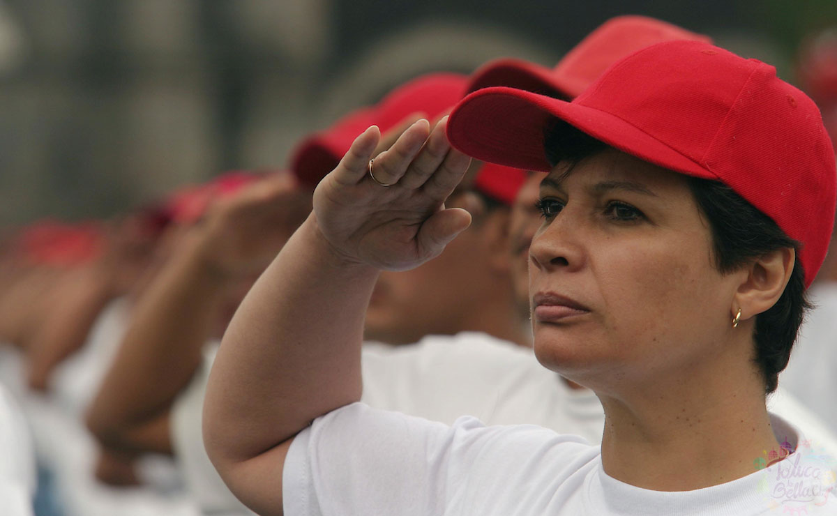 Mujeres haciendo su servicio militar
