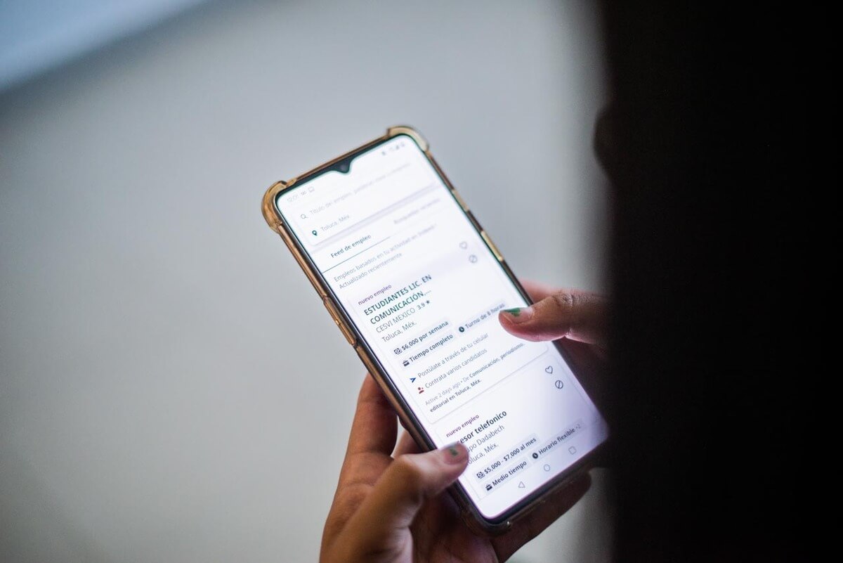 persona buscando trabajar en el extranjero