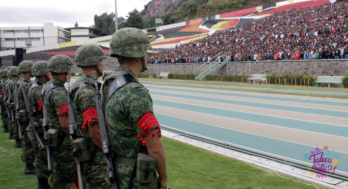ceremonia durante el serteo de la cartilla militar