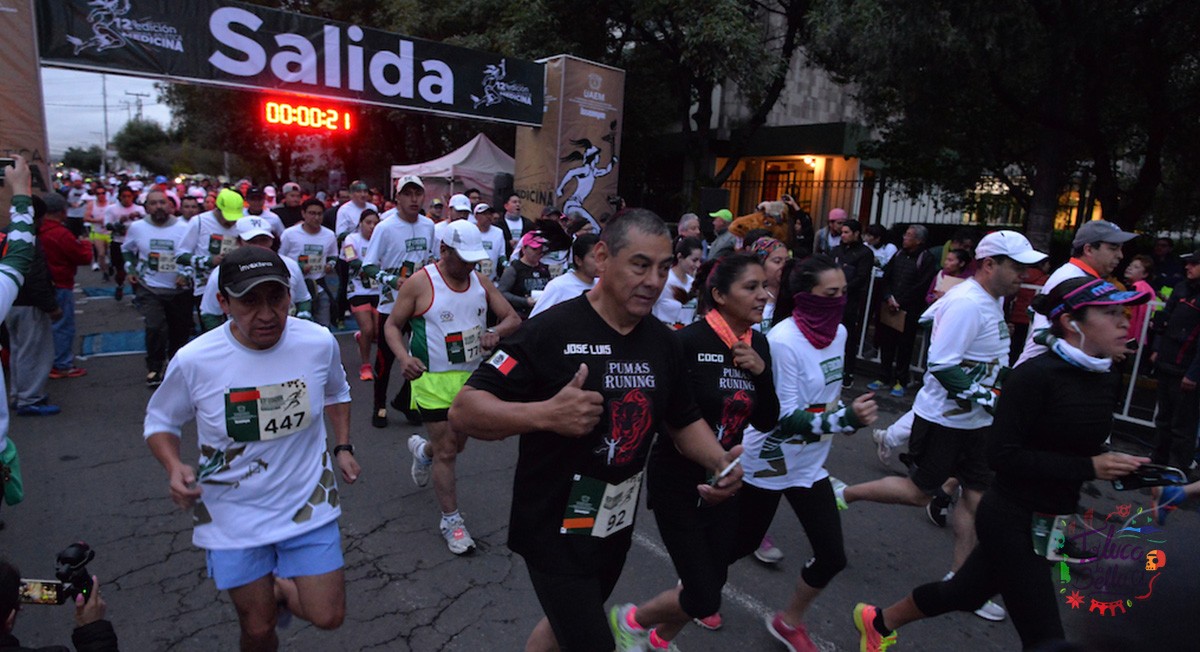 Participantes en carrera nocturna