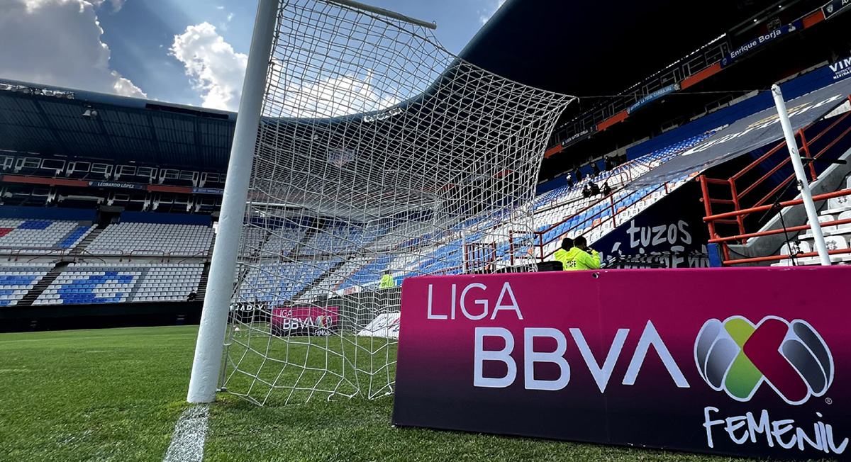 Portería durante partido de la liga mx femenil