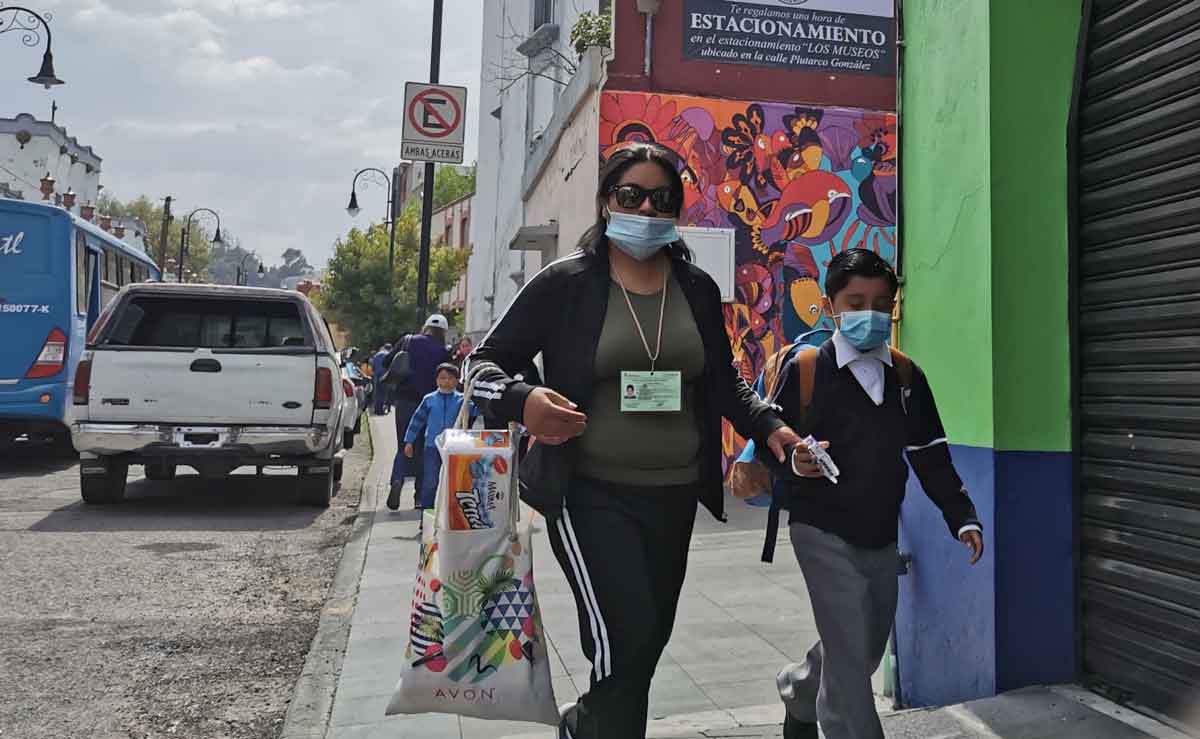 madre descarga las primeras boletas de calificaciones sep del ciclo escolar 2022-2023